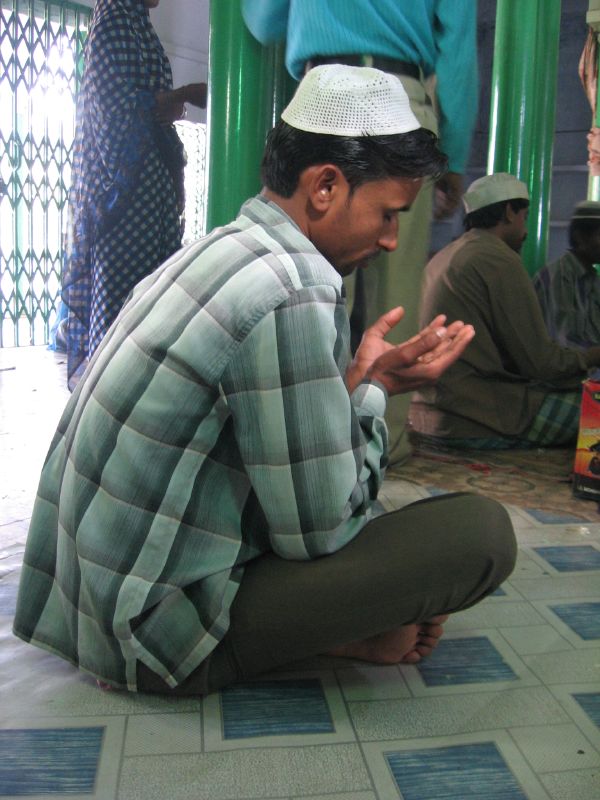 Tips Menjaga Kekhusyukan dan Memperbanyak Doa